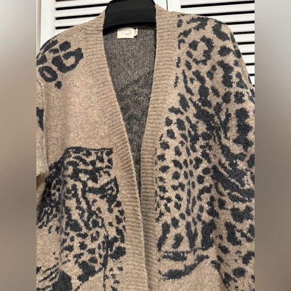 Leopard Long Knit Cardigan - Picture 8 of 13